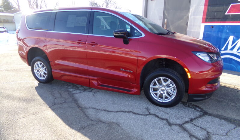 2025 Chrysler Voyager / BraunAbility Side-Entry Foldout XT Power Ramp full