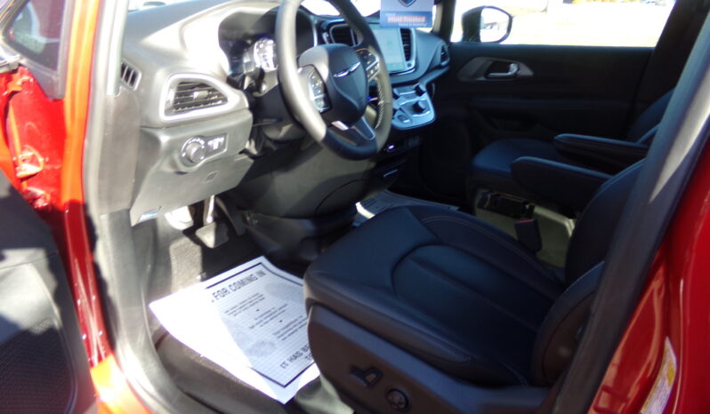 2025 Chrysler Voyager / BraunAbility Side-Entry Foldout XT Power Ramp full