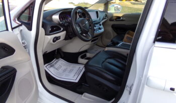 2022 Chrysler Pacifica / BraunAbility Rear-Entry Foldout V7 Manual Ramp full