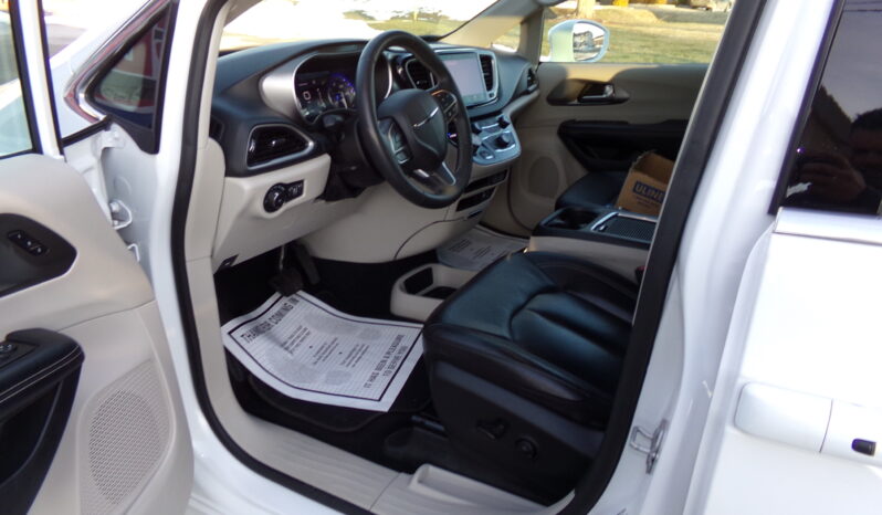 2022 Chrysler Pacifica / BraunAbility Rear-Entry Foldout V7 Manual Ramp full