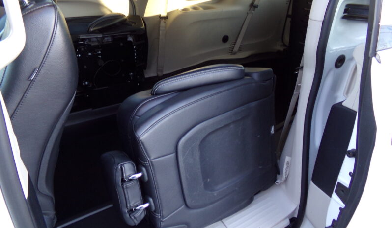 2022 Chrysler Pacifica / BraunAbility Rear-Entry Foldout V7 Manual Ramp full