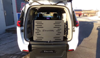 2022 Chrysler Pacifica / BraunAbility Rear-Entry Foldout V7 Manual Ramp full