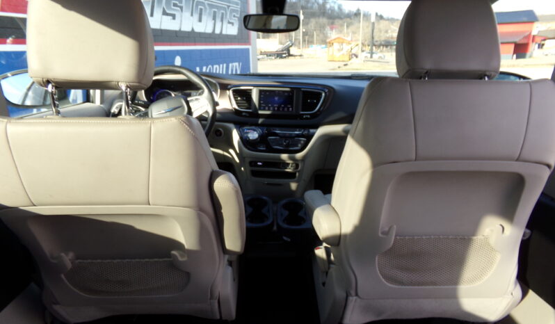 2021 Chrysler Voyager / BraunAbility Side-Entry Foldout XT Power Ramp full