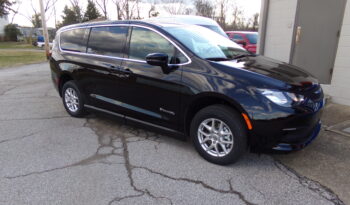 2025 Chrysler Voyager / BraunAbility Side-Entry Companion Manual Ramp full