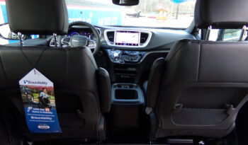 2025 Chrysler Voyager / BraunAbility Side-Entry Companion Manual Ramp full