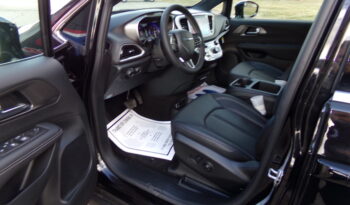 2025 Chrysler Voyager / BraunAbility Side-Entry Companion Manual Ramp full