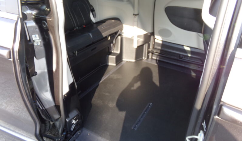 2022 Chrysler Pacifica / BraunAbility Side-Entry Foldout XT Power Ramp full