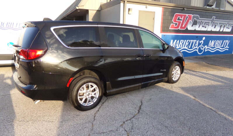 2023 Chrysler Voyager / BraunAbility Side-Entry Companion Manual Ramp full