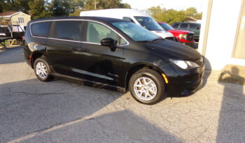 2023 Chrysler Voyager / BraunAbility Side-Entry Companion Manual Ramp full