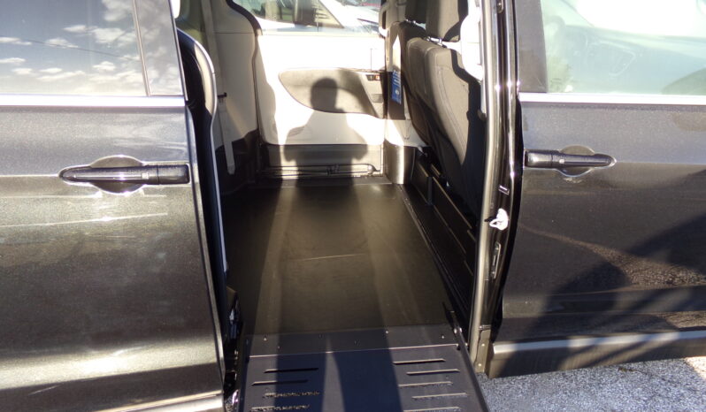 2023 Chrysler Voyager / BraunAbility Side-Entry Companion Manual Ramp full