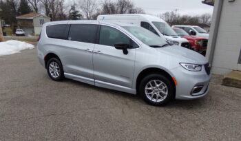 2024 Chrysler Pacifica / BraunAbility Side-Entry Foldout Power Ramp full