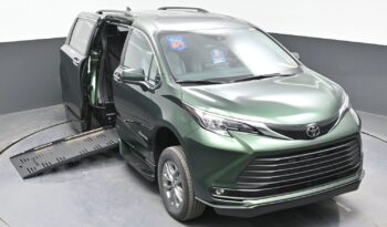 2026 Toyota Sienna XLE / BraunAbility Side-Entry Foldout XT Power Ramp full