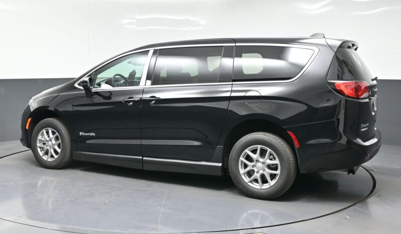 2026 Chrysler Voyager / BraunAbility Side-Entry Foldout Companion Van Manual Ramp full