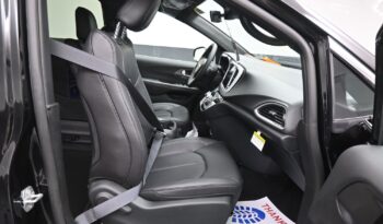 2026 Chrysler Voyager / BraunAbility Side-Entry Foldout Companion Van Manual Ramp full