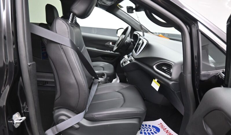 2026 Chrysler Voyager / BraunAbility Side-Entry Foldout Companion Van Manual Ramp full