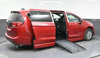 2026 Chrysler Voyager / BraunAbility Side-Entry Foldout Power Ramp full