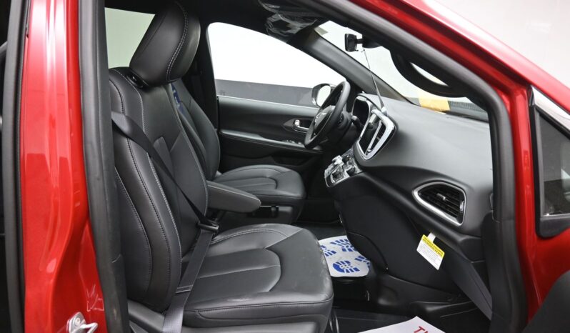 2026 Chrysler Voyager / BraunAbility Side-Entry Foldout Power Ramp full