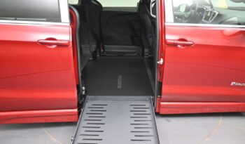 2026 Chrysler Voyager / BraunAbility Side-Entry Foldout Power Ramp full
