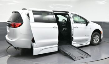2026 Chrysler Voyager / BraunAbility Side-Entry Foldout XT Power Ramp full