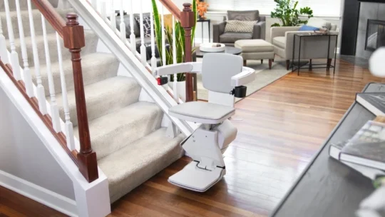 bruno-elan-straight-indoor-stair-lift-desktop-hero-1200x525 (13)